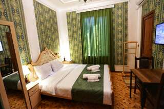 Отель Sanapiro Hotel Кутаиси Стандартный двухместный номер с 1 кроватью или 2 отдельными кроватями-1