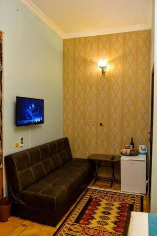 Отель Sanapiro Hotel Кутаиси Двухместный номер Делюкс с 1 кроватью или 2 отдельными кроватями и видом на реку-20