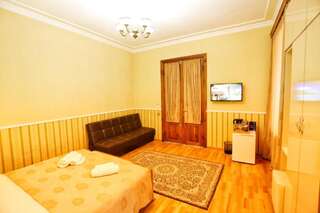 Отель Sanapiro Hotel Кутаиси Двухместный номер Делюкс с 1 кроватью или 2 отдельными кроватями и видом на реку-25