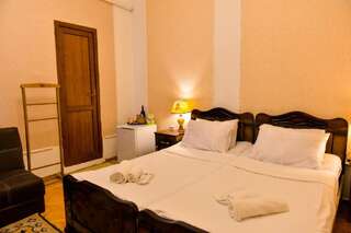 Отель Sanapiro Hotel Кутаиси Двухместный номер Делюкс с 1 кроватью или 2 отдельными кроватями и видом на реку-29